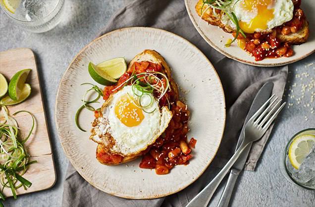 Toast with gochujang paste and beans for the brave ones